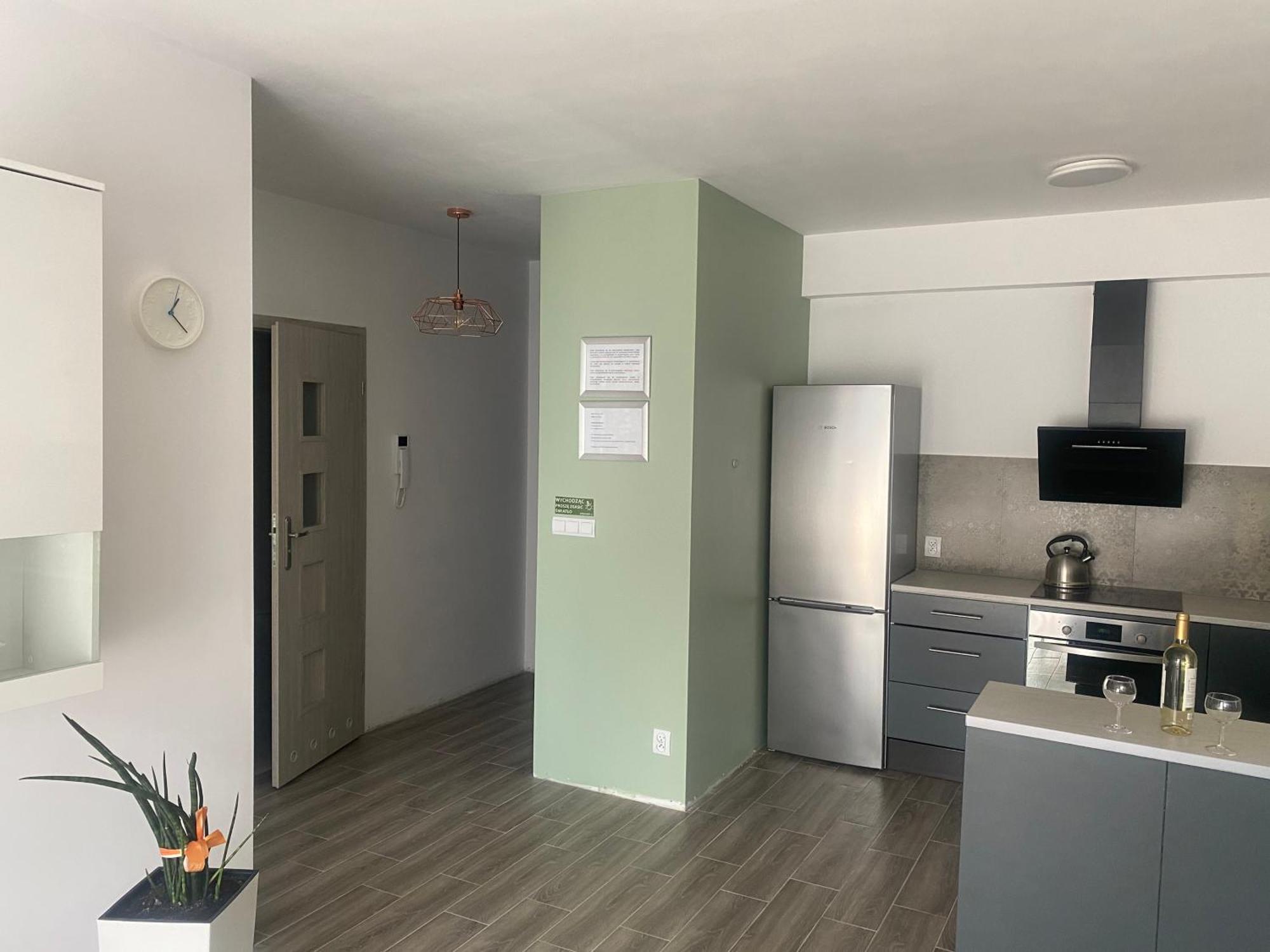 1 Tyskie Apartamenty Z Ogrodkiem Tychy Exterior photo