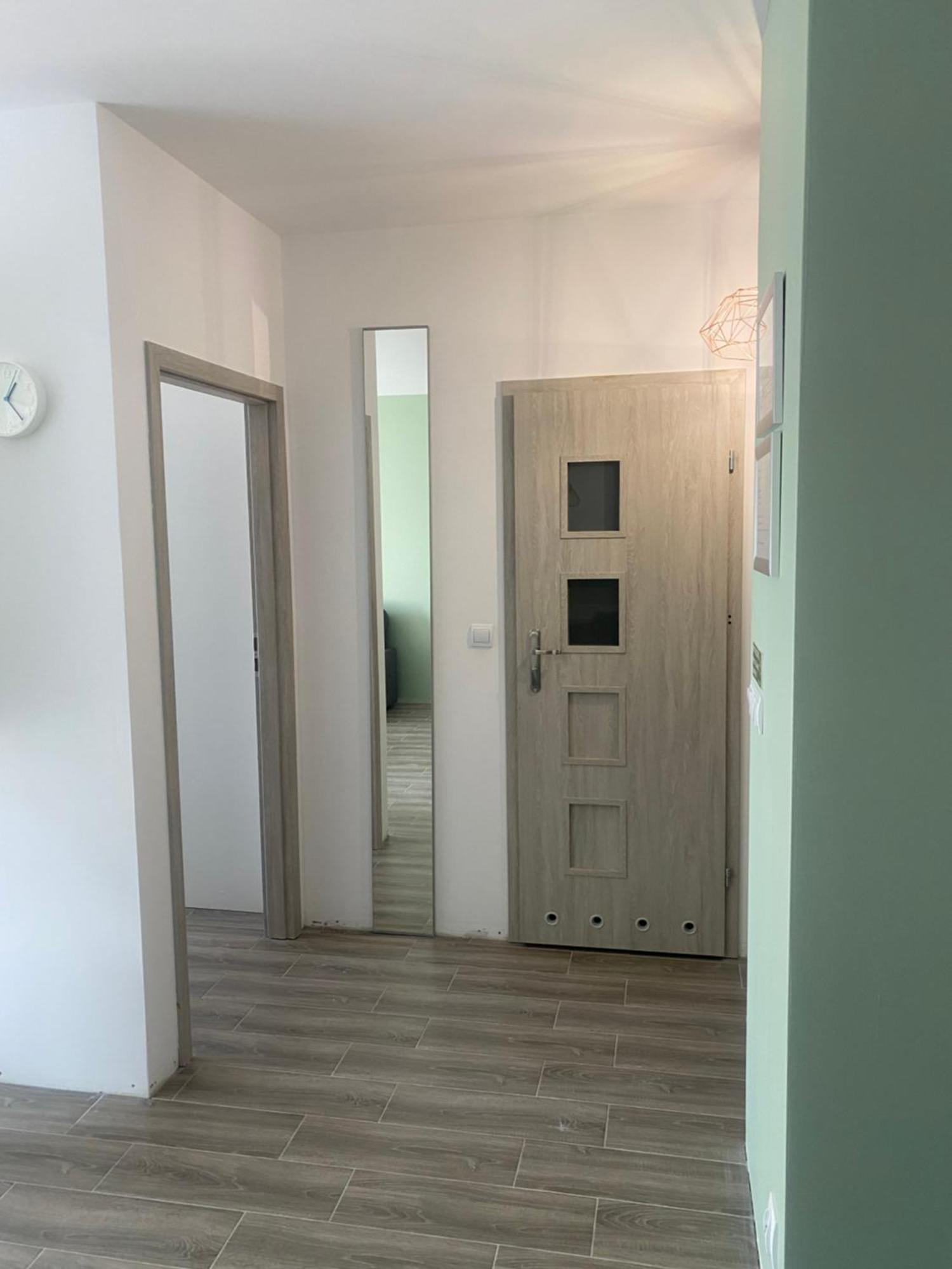 1 Tyskie Apartamenty Z Ogrodkiem Tychy Exterior photo